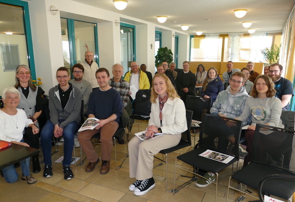Besuch von Studierenden und ihrem Dozenten bei der EmK Salzburg: "Ökumene vor Ort"