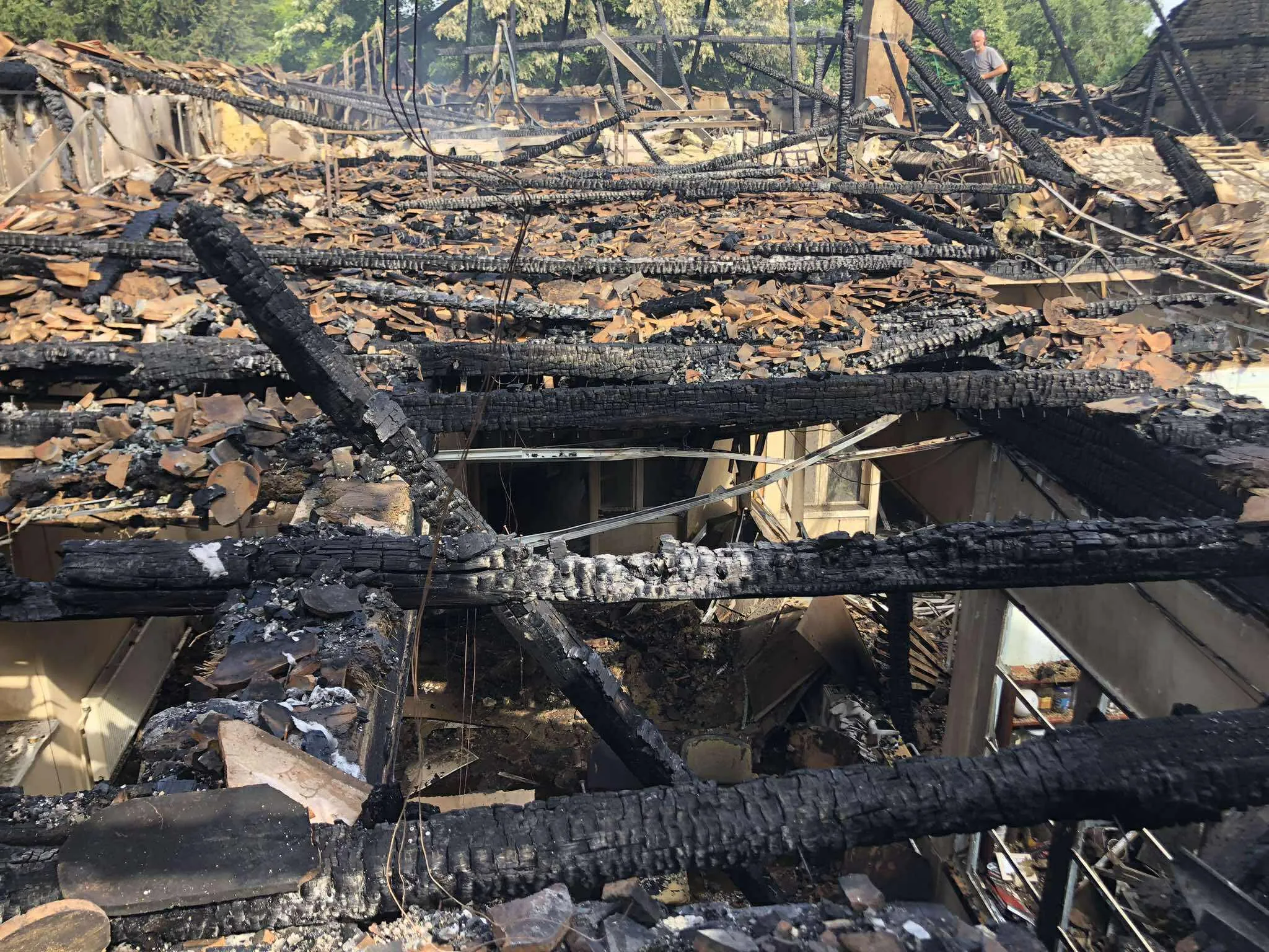 Brand zerstört methodistische Kirche in Serbien