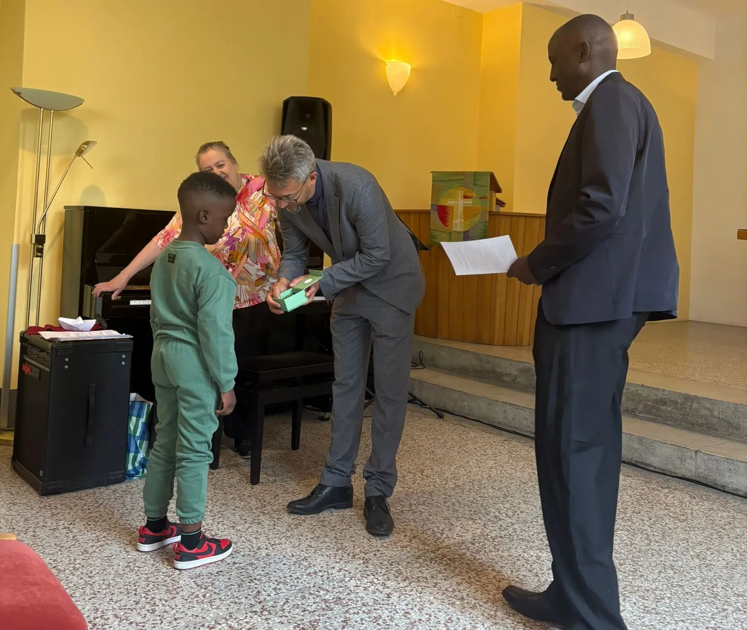 Die Gemeinde gratuliert Pastor Stefan
