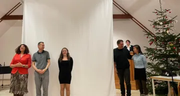 erweitertes Kinderteam (v.l.n.r.): Lena Kessler, Eike Nungesser, Lena Frühwirth, Andy Weissenbrunner, Yireh Liu; im Hintergrund: Esther Handschin