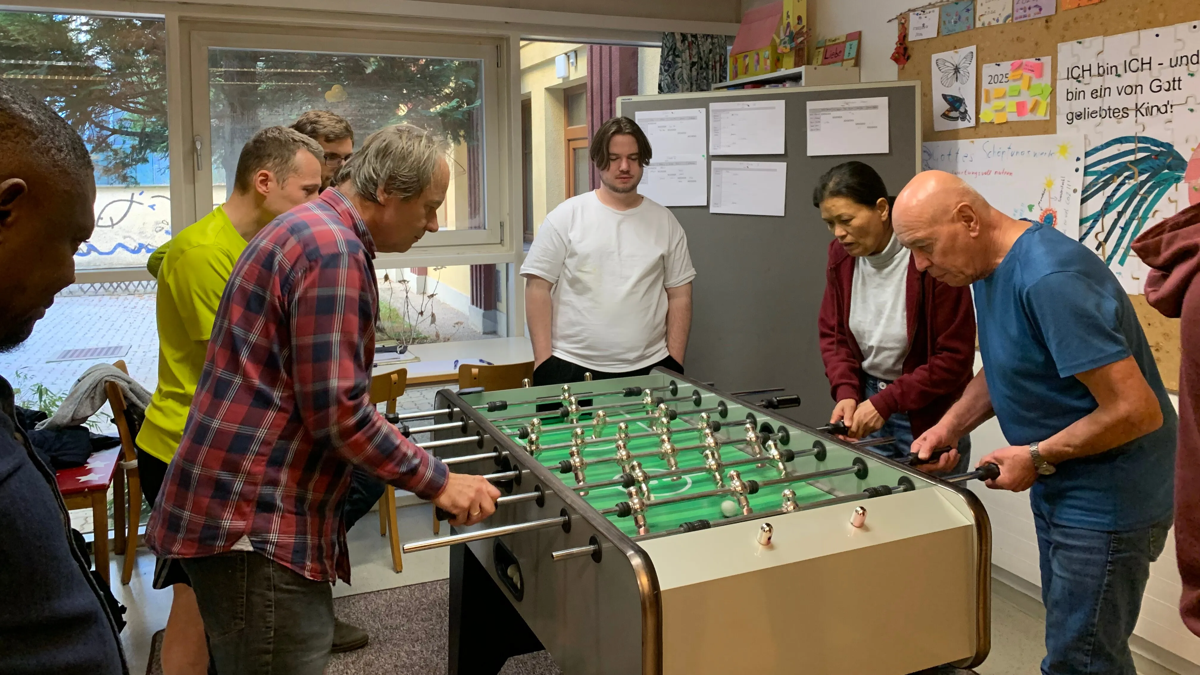 v.l.n.r.: Stephen, Eike Nungesser, Jakob Erhard, Helmut Theiler, Benni Theiler, Min-min, Gerhard Weissenbrunner, Daniel Herler (weinroter Pullover)