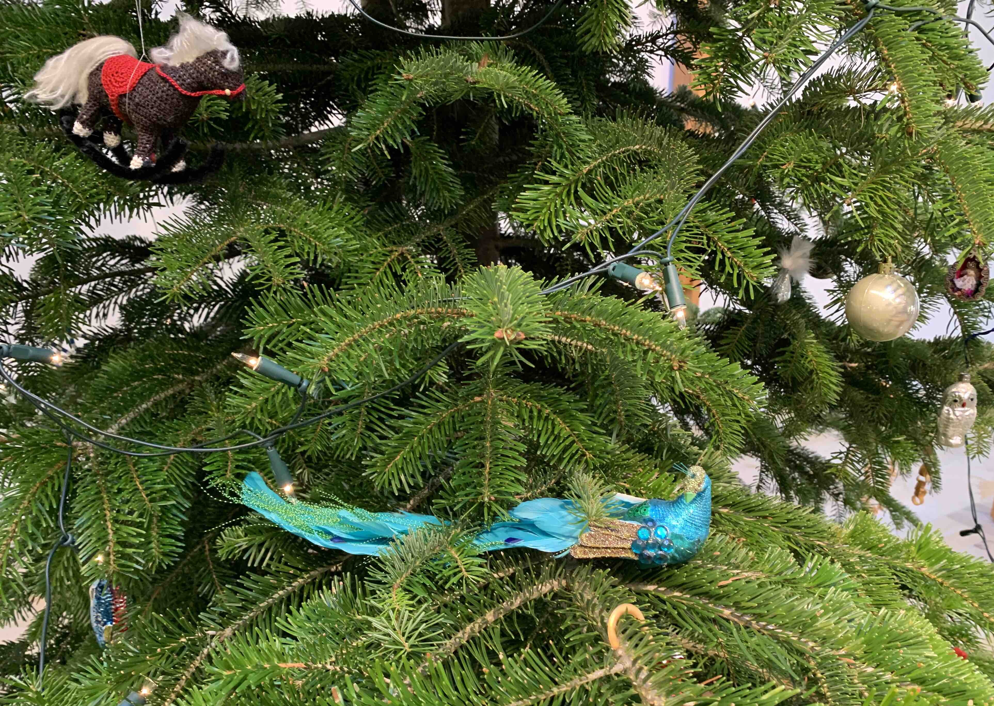 Gemeinsam geschmückter Weihnachtsbaum