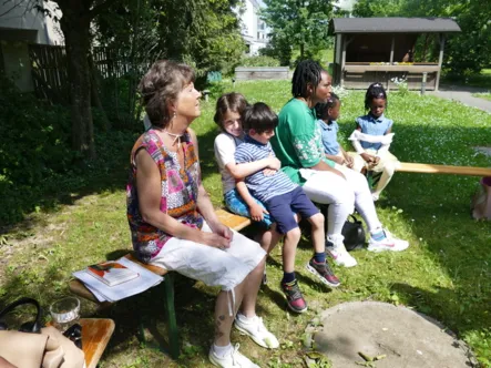 Frauen bei der Gruppenrunde