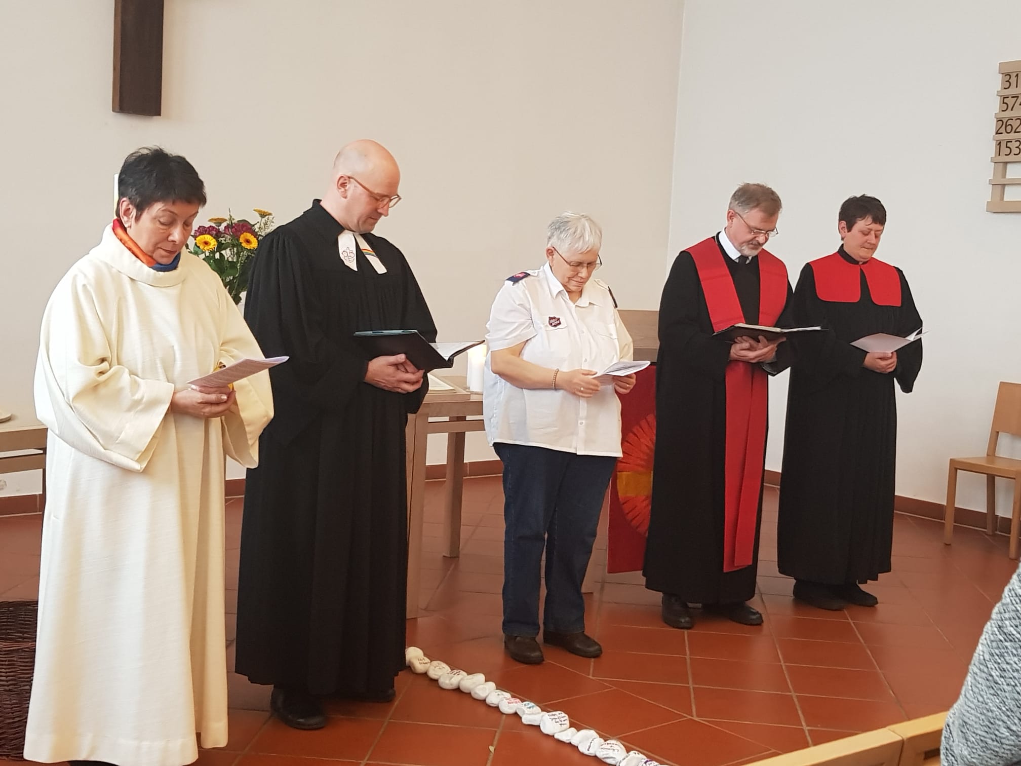 v.l.n.r.: Regina Nonnis (Cyrill und Method, röm.-kath.), Bernhard Petri-Hasenöhrl (Weisselgasse, evang. A.B.), Roswitha Falkenberg (Heilsarmee), Thomas Wetschka (Wien-Nord, altkatholisch), Esther Handschin (Bahnsteggasse, evang.-method.)