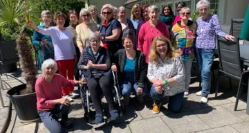 vorne (v.l.n.r.): Erika Weissenböck, Monika Greil, Esther Handschin, Doris Vanselow
hinten: Andrea Siegrist, Margit Wallner, Choonyoung Kim-Gross, Maria Huber, Gabi Rehbogen, Ewa Knapova, Margarethe Steiner (verdeckt), Birgit Prachner, Donate Persson, Erika Prachner, Maria Ivanovsky, Sangitha Sundaresan, Usha Sundaresan, Helga Pöll, Sofia Müller