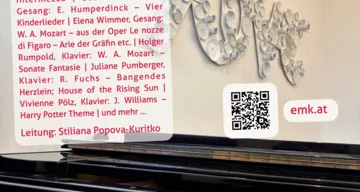 Einladung zu einer Matinee in der EmK Linz. Im Hintergrund, der Schriftzug "love", der im Kirchenraum hängt.
